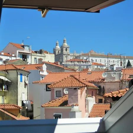 Apartment Duplex In Alfama - Go2lisbon *