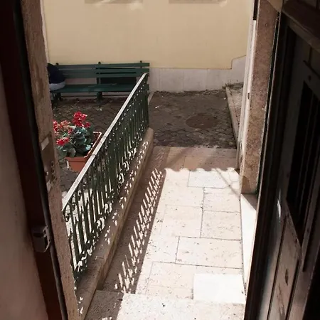 Apartment Duplex In Alfama - Go2lisbon